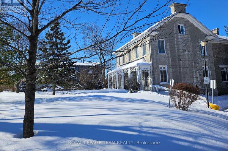 28946487/6-635-richmond-road/woodroffe/ottawa/ontario/K2A0G6_2