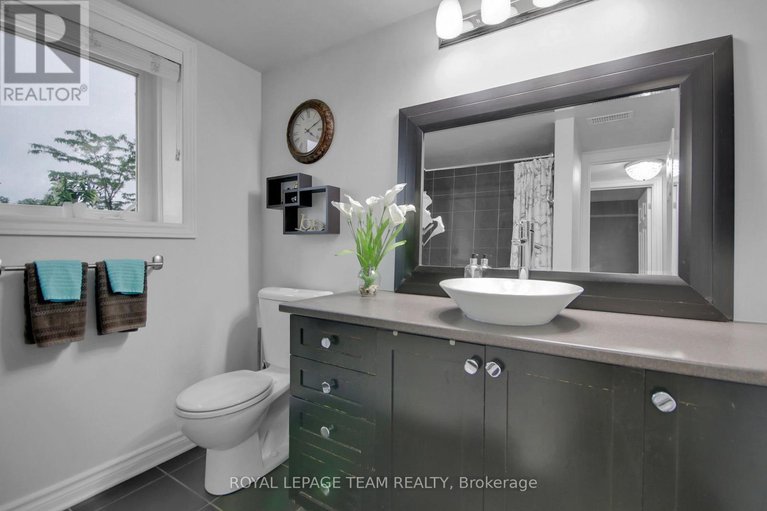 28451149/2-565-stonefield/barrhaven-east/ottawa/ontario/K2G4R4_22
