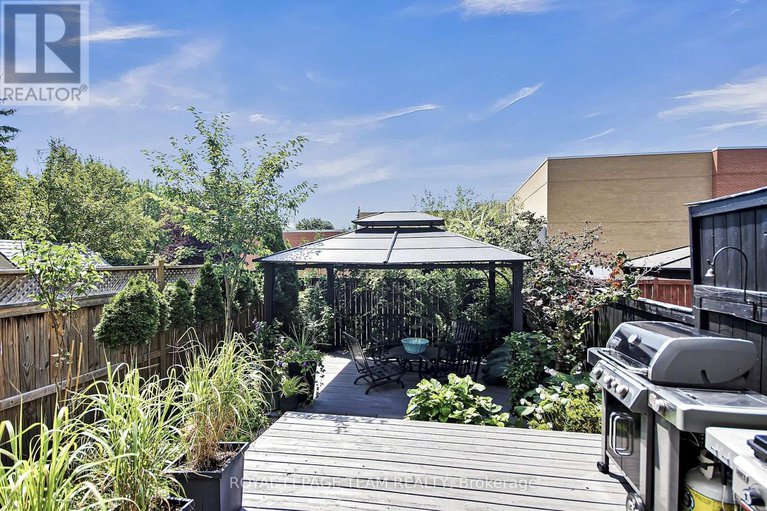 28677603/112-talltree-crescent/stittsville-central/ottawa/ontario/K2S0A9_28