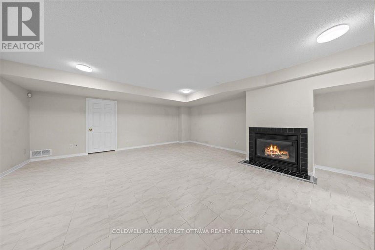 28806487/18-maxton-private/beacon-hill-south/ottawa/ontario/K1J1J2_15