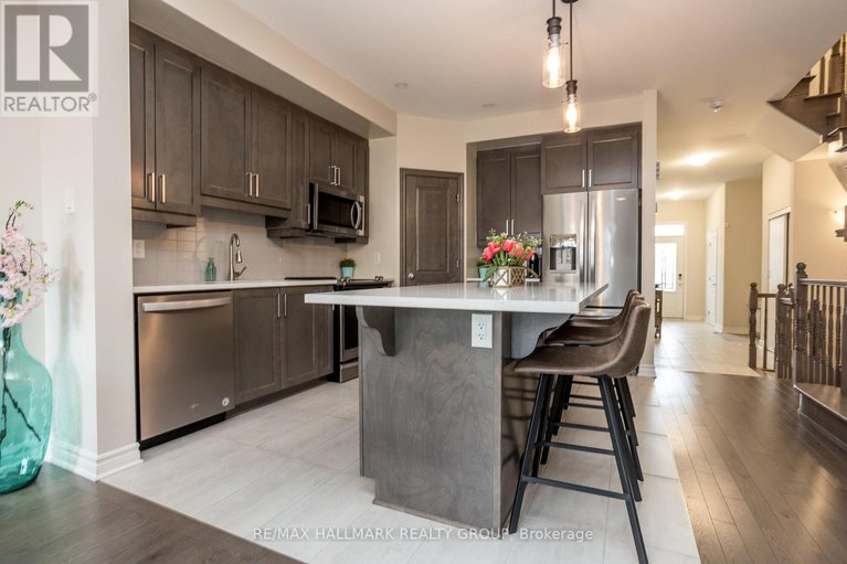 28443105/208-sittelle-private/fallingbrookgardenway-south/ottawa/ontario/K4A1G1_12