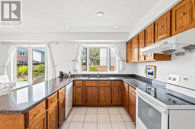 28315563/16-denewood-crescent/pineglencountry-place/ottawa/ontario/K2E7G5_17