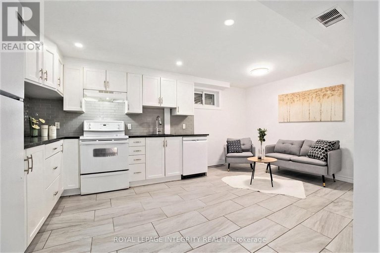 28901949/33-majestic-drive/manordale/ottawa/ontario/K2G1C6_18