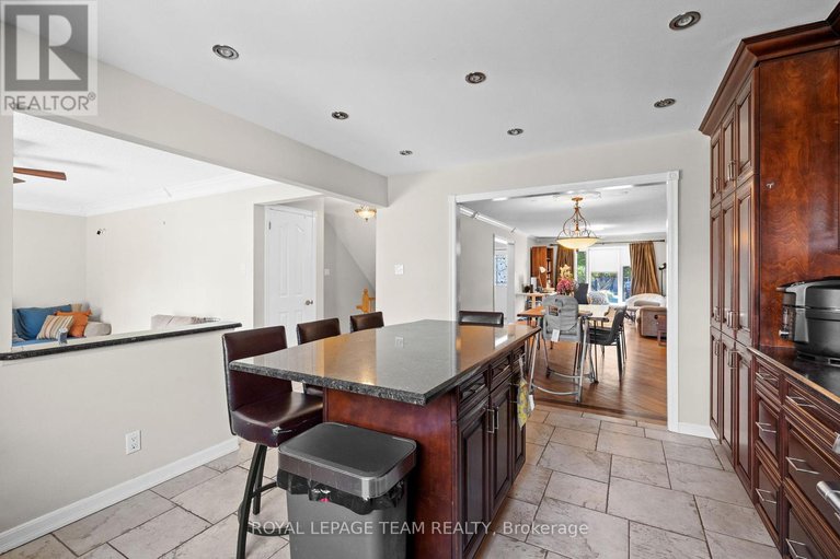 28879068/35-ivylea-street/craig-henrywoodvale/ottawa/ontario/K2G4X1_10