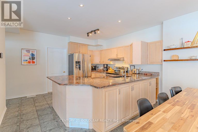 29418549/1075-north-river-road/overbrook/ottawa/ontario/K1K3V9_12