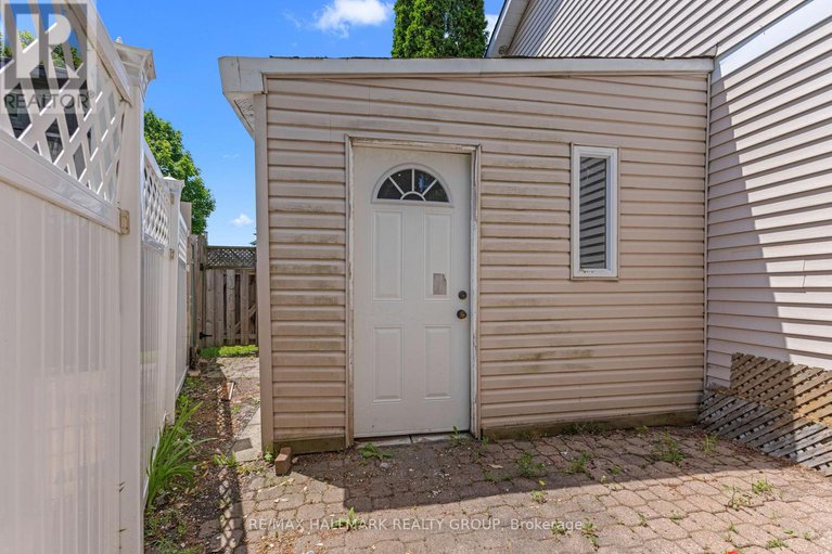 28518231/19-notman-way/hunt-club-park/ottawa/ontario/K1G4P6_42