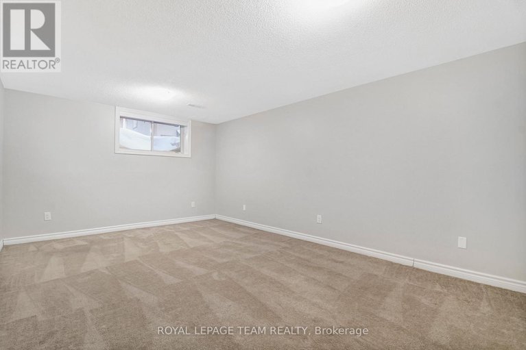 29438104/918-kilbirnie-drive/half-moon-bay/ottawa/ontario/K2J6G2_31