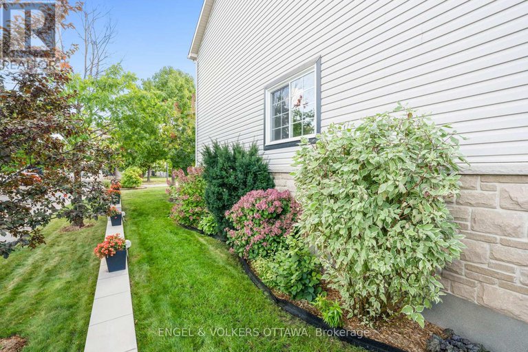28139671/341-shadehill-crescent/stonebridge/ottawa/ontario/K2J0L6_40
