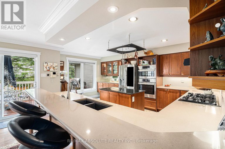28323111/47-robinson-avenue/sandy-hill/ottawa/ontario/K1N8N8_13