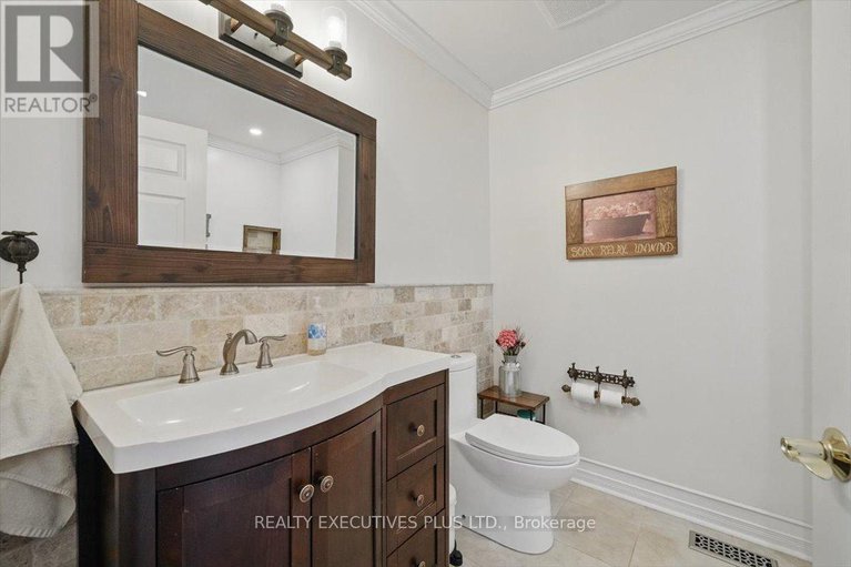 28237112/2935-baseline-road/clarencerockland-twp/clarence-rockland/ontario/K0A3N0_18