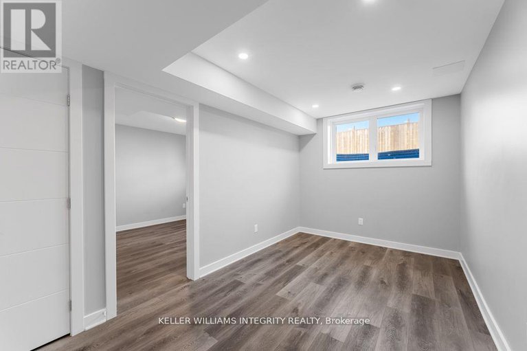 28308587/a-875-contour-street/mer-bleuebradley-estatesanderson-park/ottawa/ontario/K1W0G6_25