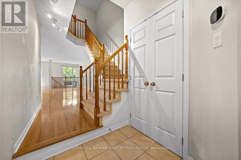 28806487/18-maxton-private/beacon-hill-south/ottawa/ontario/K1J1J2_5