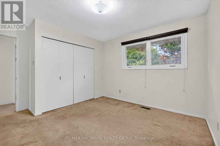 29038840/1415-plumber-avenue/carson-grove/ottawa/ontario/K1K4B2_34