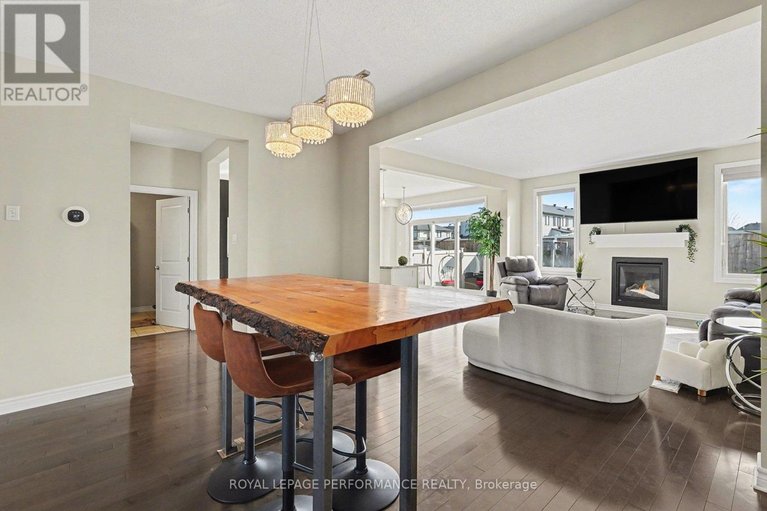 29669159/504-yellow-birch-street/mer-bleuebradley-estatesanderson-park/ottawa/ontario/K1W0J3_13