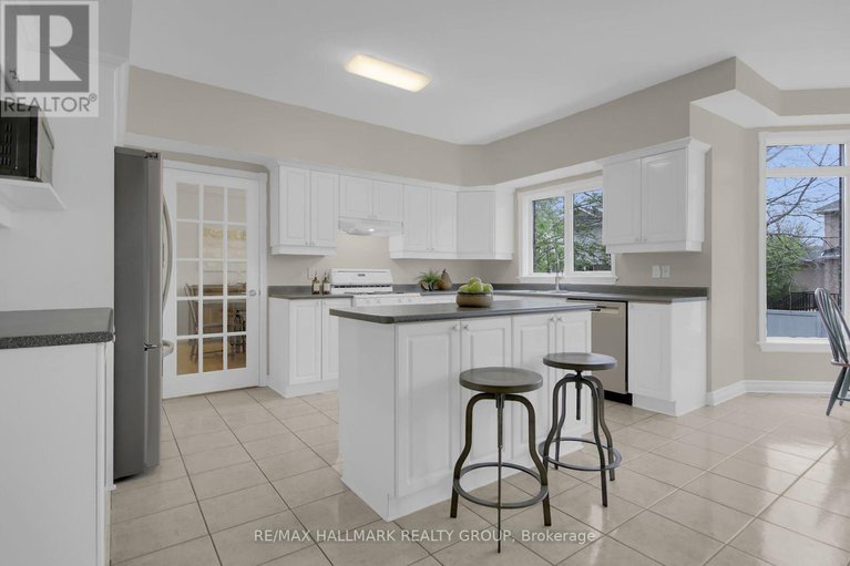 28324389/138-shaughnessy-crescent/kanata-lakesheritage-hills/ottawa/ontario/K2K2N3_17
