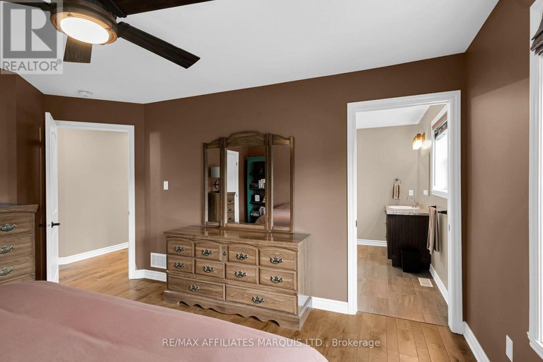 28797293/6840-lalonde-boulevard/south-glengarry-charlottenburgh-twp/south-glengarry/ontario/K0C2E0_25