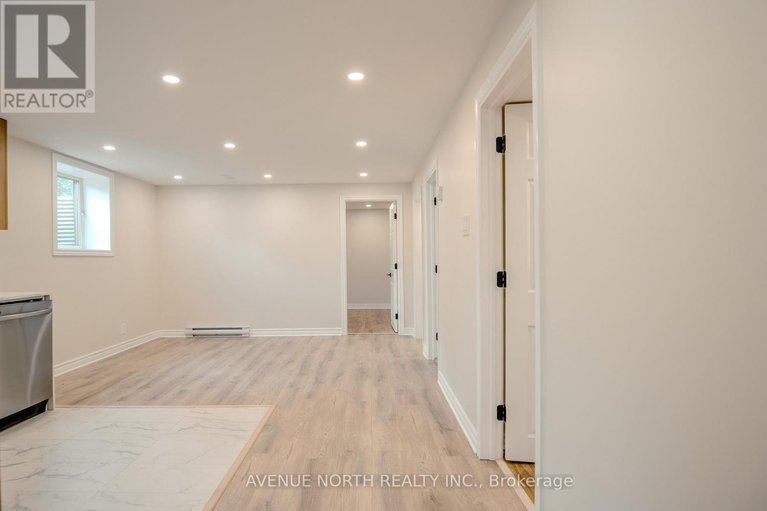 29032421/882-balsam-drive/chatelaine-village/ottawa/ontario/K1E1B5_21