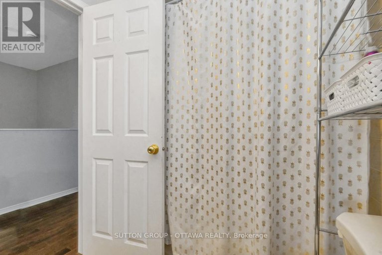 29229488/17-glenhaven-private/brookfield-gardens/ottawa/ontario/K1V2B2_24