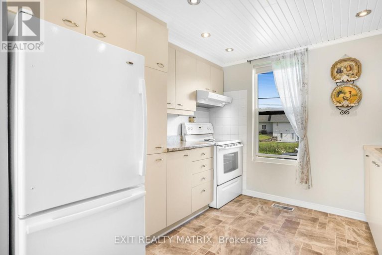 28856294/93-montpetit-street/champlain-twp/champlain/ontario/K0B1K0_9