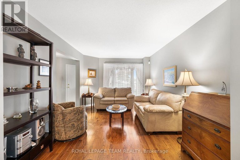 29030478/937-sheenboro-crescent/fallingbrookpineridge/ottawa/ontario/K4A3M6_6