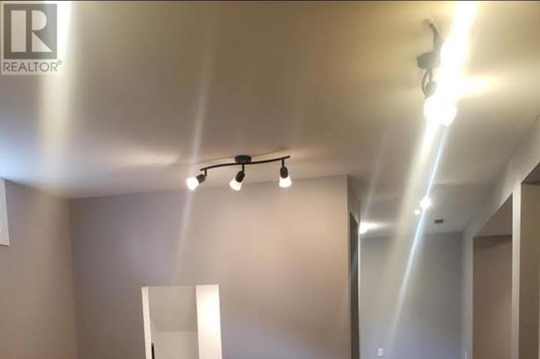 29084025/726-cummings-avenue/castle-heightsrideau-high/ottawa/ontario/K1K2L1_22