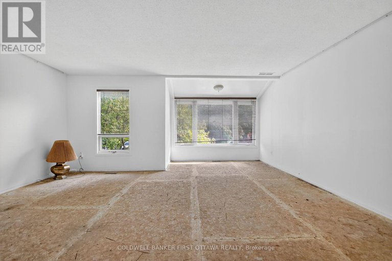 28920195/4-marielle-court/fairfield-heights/ottawa/ontario/K2B8P4_15