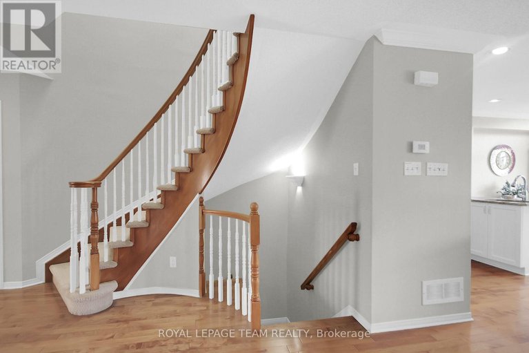 28277167/484-meadowbreeze-drive/emerald-meadowstrailwest/ottawa/ontario/K2M2T6_25