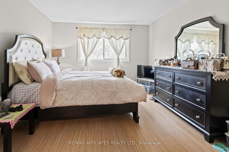 28295817/43-bluegrass-drive/bridlewood/ottawa/ontario/K2M1G2_18