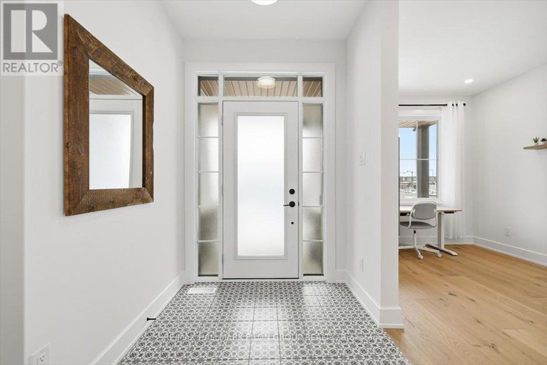 29223735/296-cornice-street/mer-bleuebradley-estatesanderson-park/ottawa/ontario/K1W0R4_17