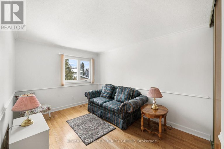 29434768/1177-st-moritz-crescent-n/convent-glen-north/ottawa/ontario/K1C2B2_33