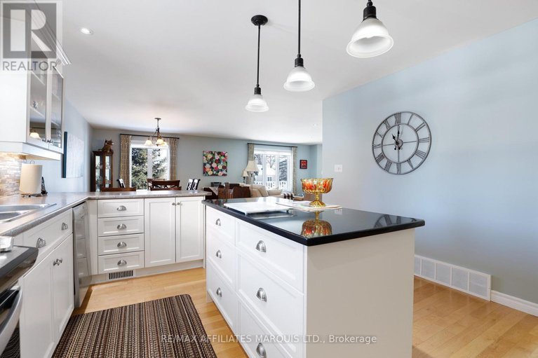 29363009/6-head-street/lancaster/south-glengarry/ontario/K0C1N0_18