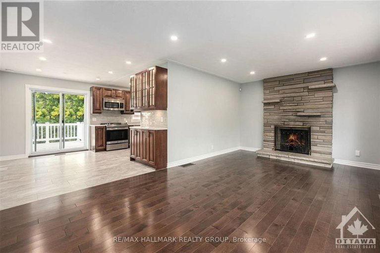28603741/1680-fisher-avenue/borden-farmstewart-farmcarleton-heightsparkwood-hills/ottawa/ontario/K2C1X7_4