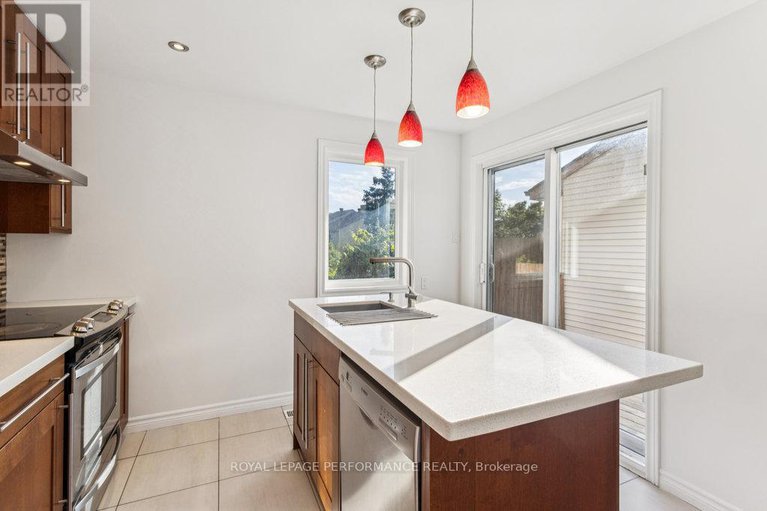 29029573/6-gillespie-crescent/hunt-club-woods/ottawa/ontario/K1V9X8_21