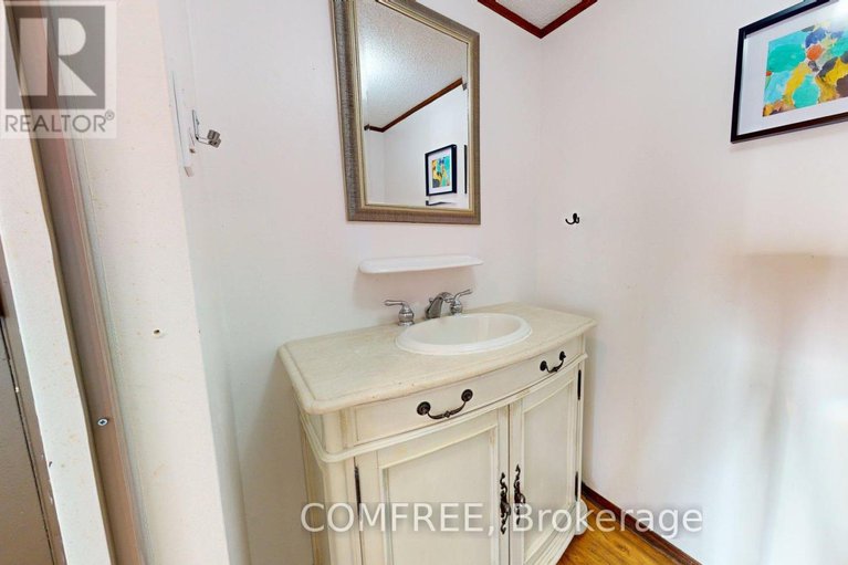 29409348/146-old-colony-road/glencairnhazeldean/ottawa/ontario/K2L1M4_8