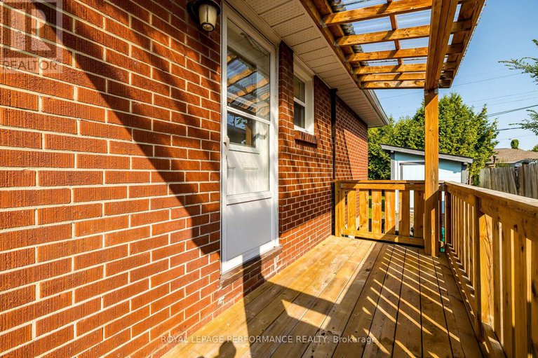 28842718/343-fullerton-avenue/overbrookcastle-heights/ottawa/ontario/K1K1K2_40