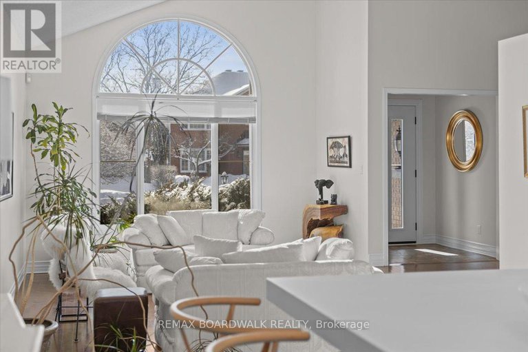 29312529/1367-talcy-crescent/fallingbrookridgemount/ottawa/ontario/K4A3C4_4