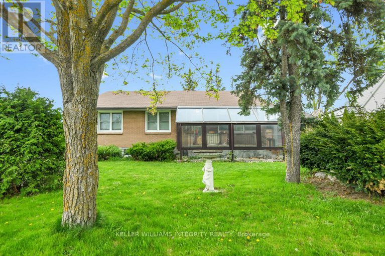 28332943/1077-richard-avenue/billings-bridge/ottawa/ontario/K1H8C3_13