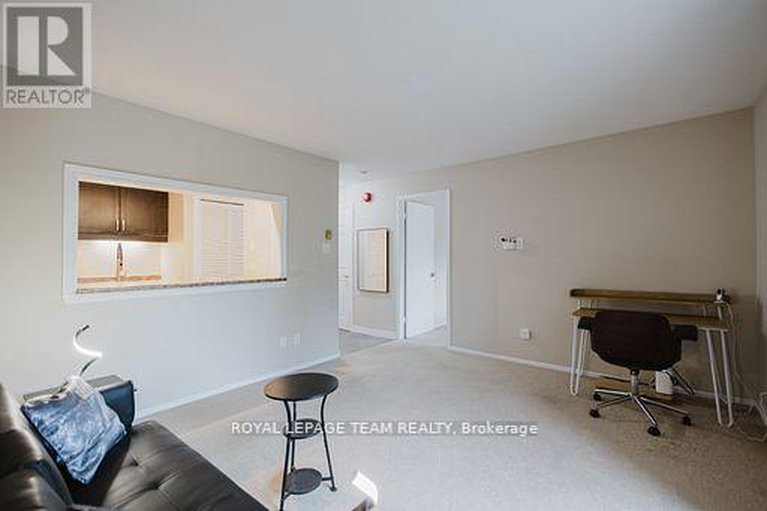 29135886/210-212-viewmount-drive/borden-farmstewart-farmcarleton-heightsparkwood-hills/ottawa/ontario/K2E7X2_8