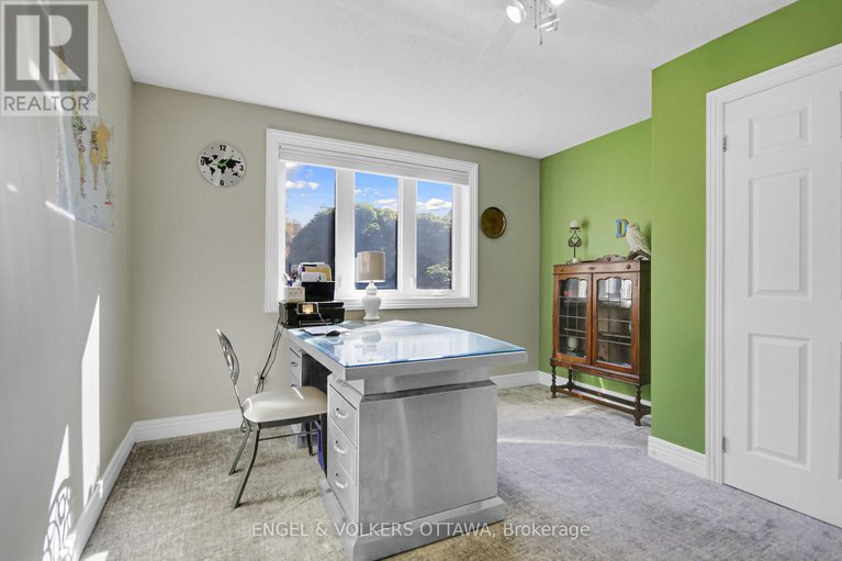 29119545/5593-whitewood-avenue-s/manotick-village-manotick-estates/ottawa/ontario/K4M1E1_20