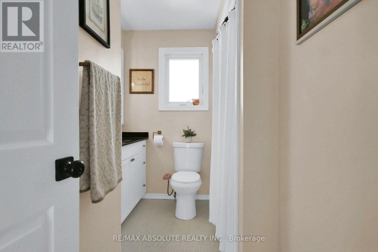 29532776/294-turnstone-court/chatelaine-village/ottawa/ontario/K1E2V2_32