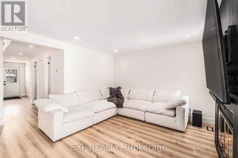 28268546/16-weybridge-drive/cedargrovefraserdale/ottawa/ontario/K2J2X2_7