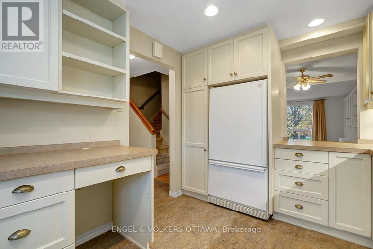 29078631/68-1947-stonehenge-crescent/pineview/ottawa/ontario/K1B4N7_14