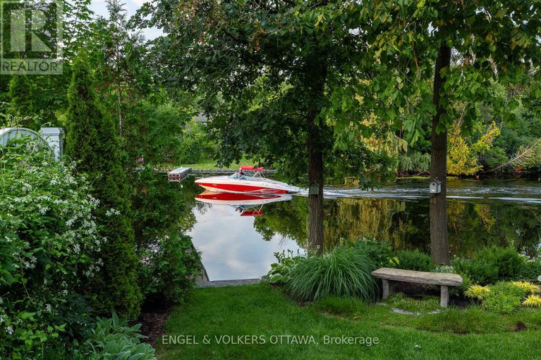 28062589/5651-herwig-place/manotick-south-to-roger-stevens/ottawa/ontario/K4M1B3_49
