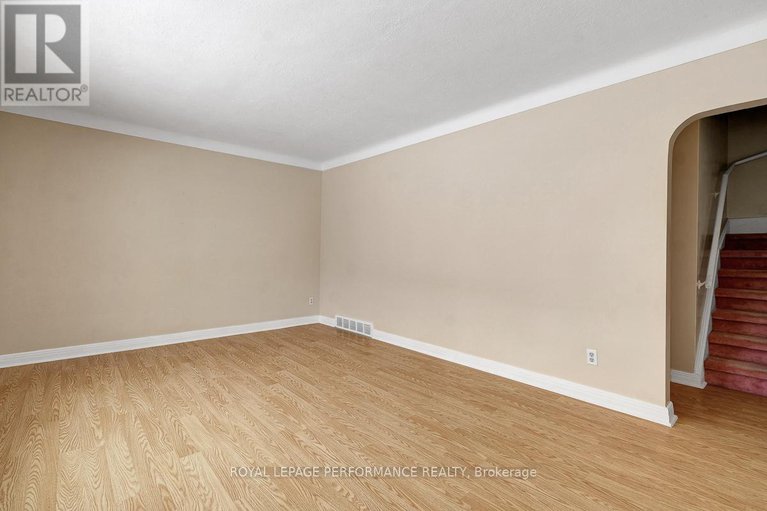 29403056/540-alesther-street/overbrookcastle-heights/ottawa/ontario/K1K1J3_19