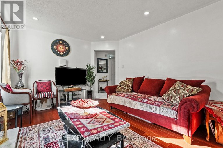 29638664/1582-blohm-drive/hunt-club-park/ottawa/ontario/K1G5K4_17