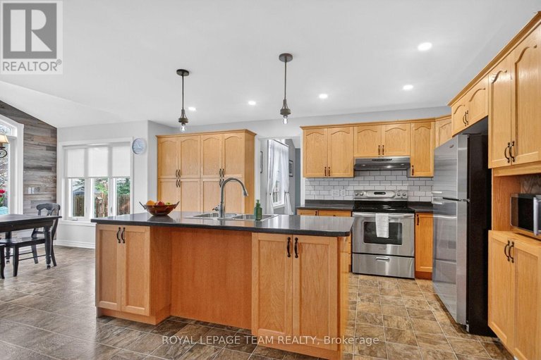 29614412/75-renoir-drive/embrun/russell/ontario/K0A1W0_13