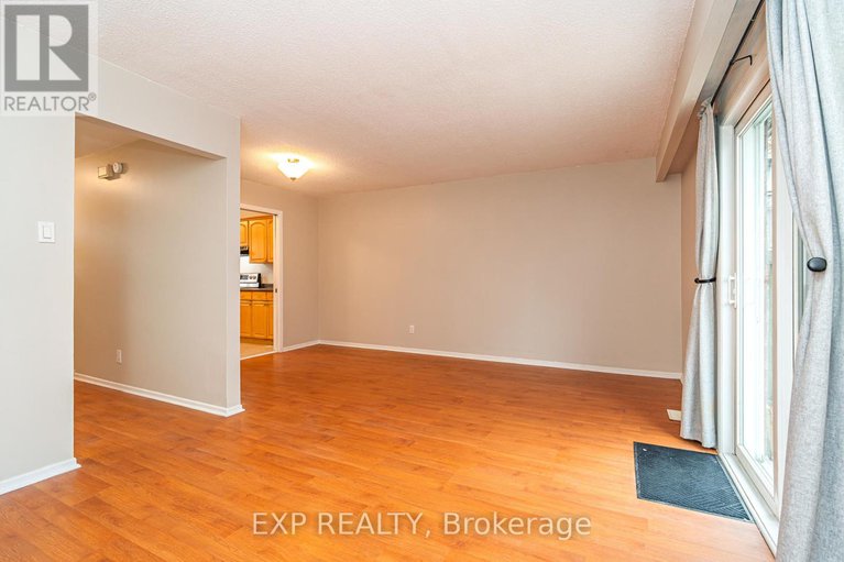 29105689/a-3915-old-richmond-road/arbeatha-park/ottawa/ontario/K2H8T9_9