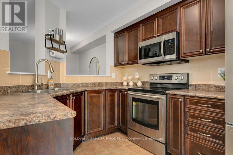 28599180/261-rolling-meadow-crescent/mer-bleuebradley-estatesanderson-park/ottawa/ontario/K1W0A8_9