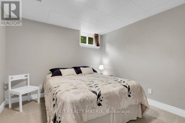 28473522/842-apple-lane/cumberland-ridge/ottawa/ontario/K4C1C1_24