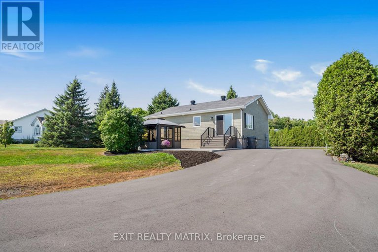 28746056/1526-sandy-hill-road/champlain-twp/champlain/ontario/K6A2R2_28